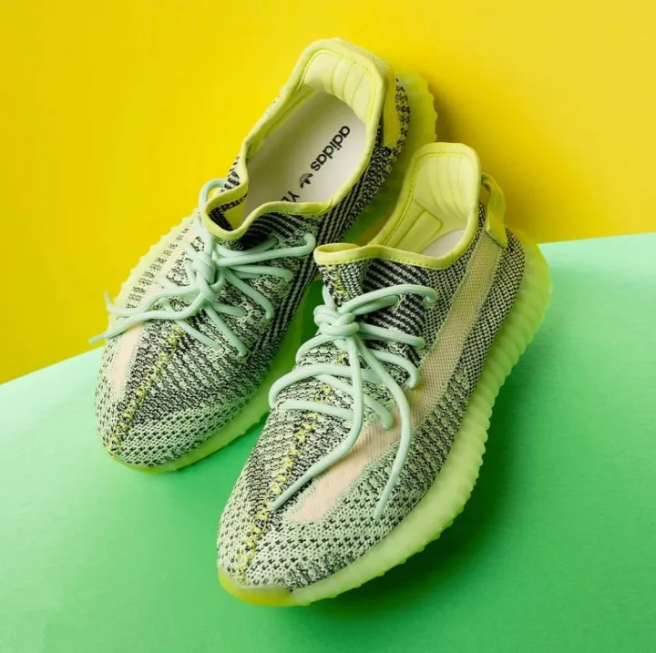 Original Mr. Shoes YEEZY BOOST 350 V2 Ezreal Black and Green Stitching