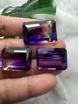 Synthetic Lab Amethyst cushion square 20X15,17x23,18x25 ( มิลลิเมตร) mm - 91cts.  อเมทิสต์   ( 3 เม็ด) เกรดอย่าง ดี