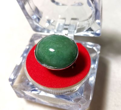 แหวนหยกพม่าแท้ Type A สี Green Apple เม็ดโต 50 กะรัต เรือนเงิน 925 ชุบทองคำขาว ไซส์ 53
