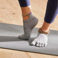 [ส่งฟรี ] ถุงเท้ากันลื่นแบบมีนิ้วสำหรับโยคะทั่วไป (สีเทา Mottled Grey) Non-Slip Yoga Toe Socks - Mottled Grey Pilates / Yoga / Cadio  Women Yoga Socks  Non Slip Pilates พิลาทิส / โยคะ / คาดิโอ