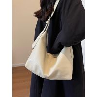 【Hot Sale】 Large-capacity bag womens 2023 new niche design one-shoulder Messenger this years popular texture explosive dumpling