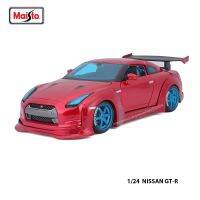 Maisto โมเดล1:24 Nissan GT-R สีแดงมีความแม่นยำสูงสำหรับเป็นของขวัญของสะสมโมเดลรถยนต์ชุดดัดแปลง