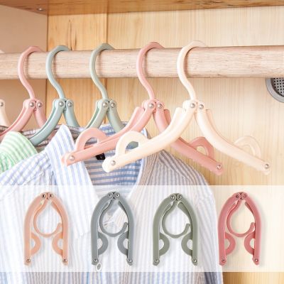 ไม้แขวนเสื้อพับได้ มี 8ชิ้น Hanger ไม้แขวนเสื้อ ไม้แขวนกางเกง ไม้แขวนผ้า ไม้แขวน ไม้แขวนผ้าเด็ก ไม้แขวนกระเป๋าสามารถพับเก็บได้