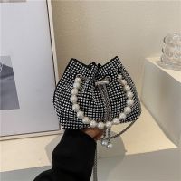 [COD] Internet celebrity retro popular bright diamond pumping bucket bag womens summer 2022 new fashion ins shoulder Messenger