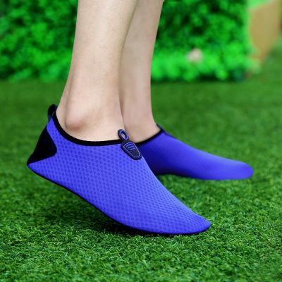 【Hot Sale】 Couple beach shoes swimming barefoot skin-fitting soft non-slip anti-cut mens snorkeling wading