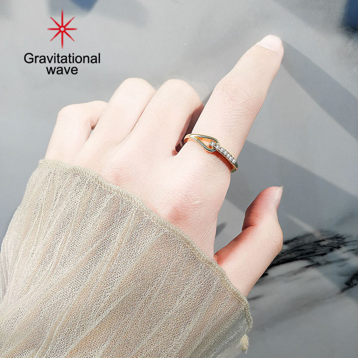 แหวนคลื่นความโน้มถ่วงสำหรับผู้หญิงพลอยเทียมเปิดตามอารมณ์ที่ตัดกันแหวนใส่นิ้วเครื่องประดับแฟชั่น