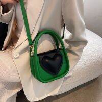 Influencer Hot-Selling Ladies Messenger Bag High-End Niche Design Love Shoulder Green Handbag Leisure Travel Small Unique Versatile Side 【AUG】