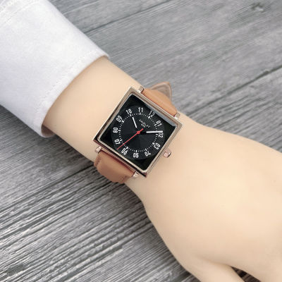 นาฬิกาสร้างสรรค์คนดังทางอินเทอร์เน็ต TikTok ที่ทันสมัยใหม่ นาฬิกานักเรียนเกาหลีขายส่งนาฬิกากีฬาบุคลิกภาพทรงสี่เหลี่ยม