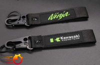 ราคาต่อ 1 เส้น ในภาพคือหน้าหลัง พวงกุญแจผ้า คาวาซากิ นินจา Keychain Kawasaki Ninja keychain kain jahitan logo patch z800 z650 z250 z100 zx-25r