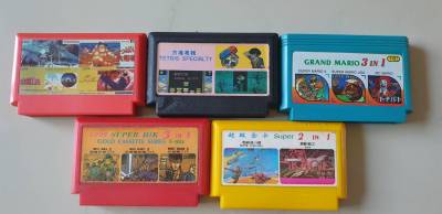 ตลับเกมส์รวมหลายเกมส์ใน 1 ตลับ ตลับก๊อป Famicom รุ่น ตลับ IC เป็นตลับหายากกว่าตลับแท้ เปิดติดใช้งานได้ปกติครับ