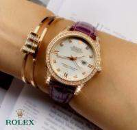 นาฬิกาข้อมือrolex  - นาฬิกาสายหนัง มีช่องบอกวันที่  - ขนาดหน้าปัด 35 mm สินค้ามีถ่าน ผ้าเช็ค ถุงผ้าแถมให้นะคะ