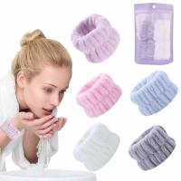 Wrist Face Wash Bands Womens Microfiber Wrist Towels for Washing Face 4pcs Wrist Bands Scrunchies for Washing Face Absorbent Wrist Sweatbands for Women Prevent Liquid from Spilling everyday