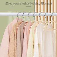 45CM Wardrobe Semi-Circular Arc Flocking Hanger, Non-Slip Hanger, Anti-Shoulder Anti-Drum Bag, Plush Oval Clothes Support.