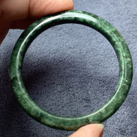 กำไลข้อมือ หยกพม่า แท้ เนื้อถั่วโต้ว เขียวเข้ม ประกาย Natural Burma jadeite Jade A type จิวเวลรี่ เครื่องประดับ Size 56