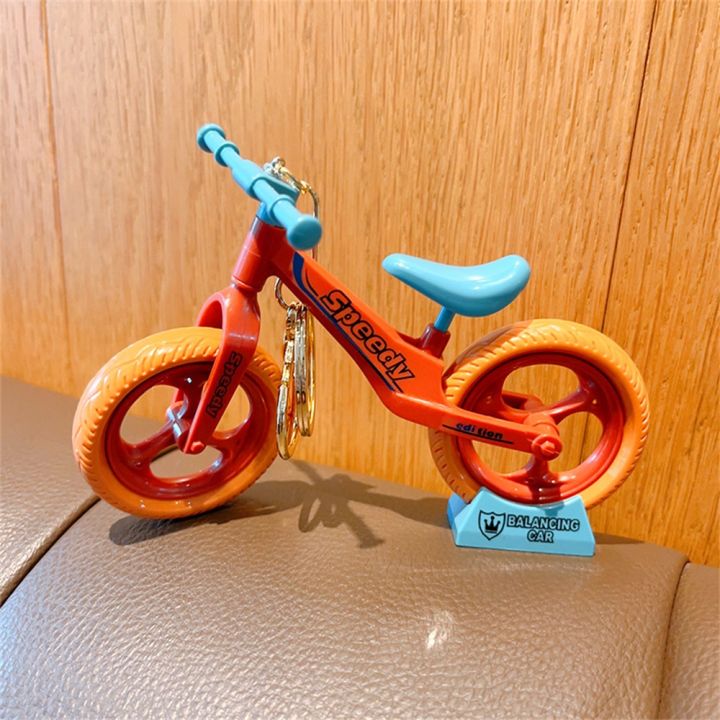 สต๊อกพร้อม-จี้ห้อยกระเป๋าพวงกุญแจน่ารักเครื่องประดับโซ่กุญแจจักรยานประกอบที่สร้างสรรค์