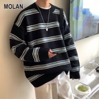 MOLAN เสื้อยืดผู้ชายแขนยาวคอกลมเสื้อกันหนาวผชเสื้อสเวตเตอร์คู่แบบลำลองคอกลมหลวมเสื้อกันหนาวลายทางสไตล์คนขี้เกียจสไตล์หลวมผู้ชาย