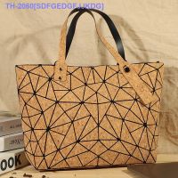 （READY STOCK）❈❅ Fashion geometric rhombus handbag female tote bag large space casual geometric rhombus bag new wood shoulder bag YZ