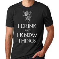 เสื้อยืดคอกลม แขนสั้น ผ้าฝ้าย พิมพ์ลาย Game Of Thrones I Drink And I Know Things เหมาะกับของขวัญวันเกิด สําหรับผู้ชาย แล