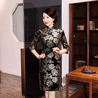 2019 ฤดูใบไม้ร่วงฤดูหนาวจีนชุด Cheongsam ผู้หญิงปุ่มมือบางชุดสั้นครึ่งแขนดอกไม้ชุดกำมะหยี่สีทอง V723●