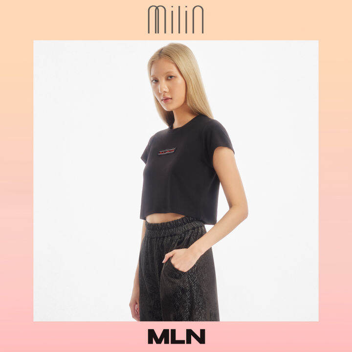 milin-relaxed-fit-with-embroidered-label-short-sleeves-crop-t-shirt-เสื้อยืดแขนสั้นคอกลมทรงครอปปักแถบผ้า-morale-top