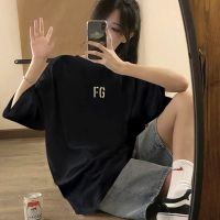 แบรนด์แถบสองข้างแบบขึ้นลงหมอก FG เสื้อยืดแขนสั้นชายและหญิงทรงหลวมสไตล์คู่รักในฤดูร้อน