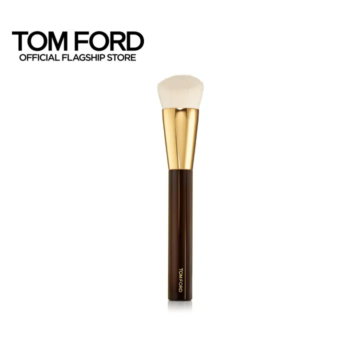 tom ford shade and illuminate foundation brush