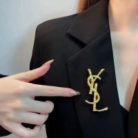 Ysl เข็มกลัดตัวอักษร ระดับไฮเอนด์ ผู้หญิง การออกแบบ ความรู้สึกเฉพาะ pin poplar โลโก้ป่า ชุดอุปกรณ์เสริม เสื้อยกทรง