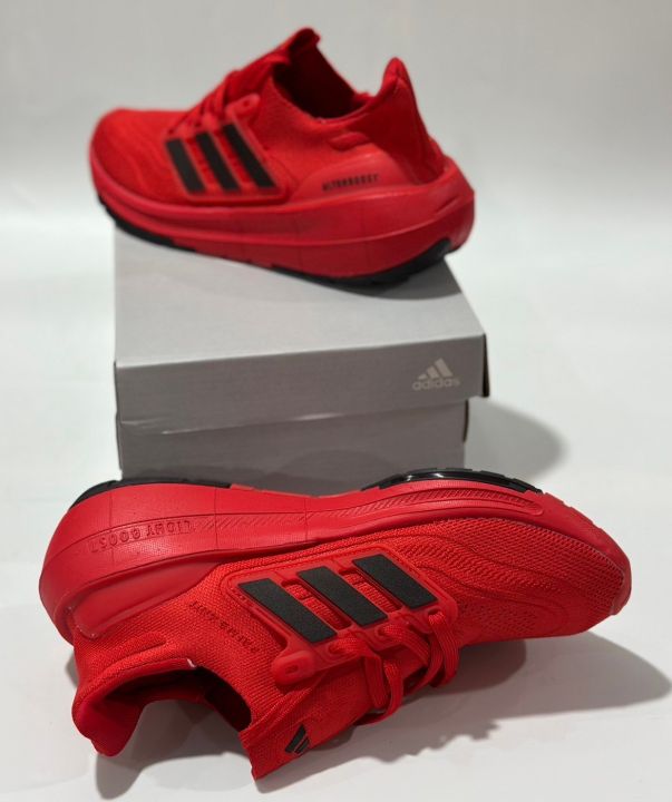 รองเท้าผ้าใบสีแดง-adidas-ultraboost