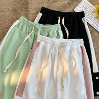 ??Waffle shorts women s 2022 new color matching five-point pants Korean version Loose all-match sports pants trend . ว