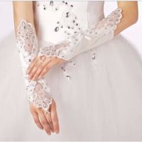 ◆۩ Fashion Women Lace Bridal Gloves White Pearls Satin Fingerless Embroidered Female Gloves For Party Wedding Accessories