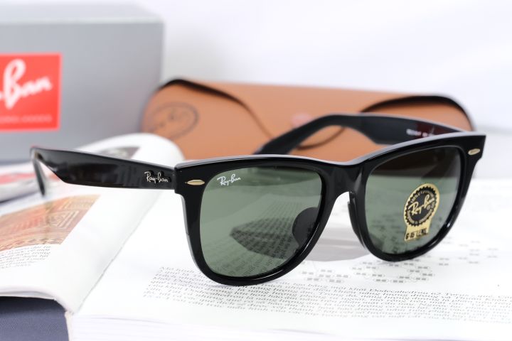 RAY-BAN Wayfarer Black Fame/ Green Polarized Unisex Sunglasses 