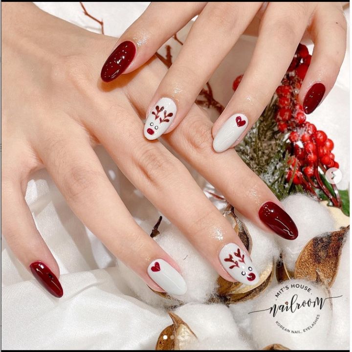 Mẫu nail Noel ĐẸP và nổi bật dịp cuối năm cho bạn gái