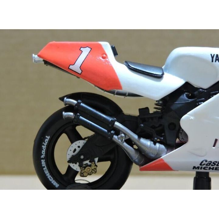 1-22-italeri-yamaha-yzr-500cc-โมเดลมอเตอร์ไซค์-รุ่น-diecast