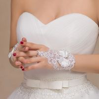 ✹۩ Hot Sale Lace Bridal Gloves Wedding Fingers Short bridal Elegant Paragraph Rhinestone Gloves