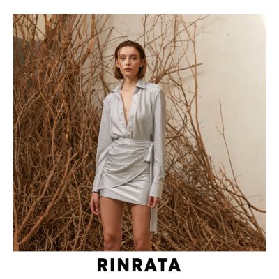 RINRATA - Madrid Skirt กระโปรงสั้น ทรงป้าย ผูกโบ ด้านข้าง ผ้าเมทัลลิค สีเงิน สี โรสโกลด์ กระโปรงใส่เที่ยว ใส่ทำงาน