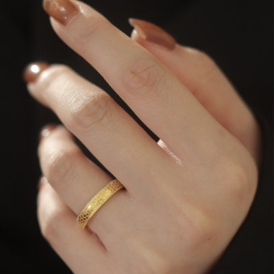 แหวนตาข่ายรังผึ้งเหล็กไทเทเนียมเรียบง่าย MODE Korea ใหม่ของขวัญผู้หญิงจัดเลี้ยงแหวนเครื่องประดับสีสันสดใส