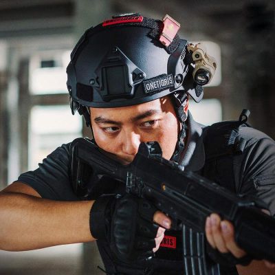 คุณภาพน้ำหนักเบาทหารหมวกกันน็อค ยุทธวิธีหมวกกันน็อคกลางแจ้งยุทธวิธี Painball CS SWAT ขี่ปกป้องอุปกรณ์