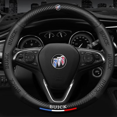 （Two dog sells cars）3D ลายนูนคาร์บอนไฟเบอร์หนังรถพวงมาลัยฝาครอบล้อสำหรับ Buick Excelle Verano Regal Lacrosse Encore GC อุปกรณ์เสริมในรถยนต์ใหม่
