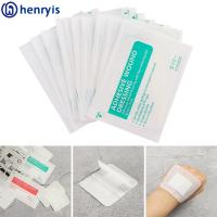 HENRYIS 10/50/100Pcs ภาวะฉุกเฉิน วัสดุกันน้ำ แผลห้ามเลือด ผ้าพันแผลช่วยระบายอากาศ พลาสเตอร์ปิดแผล วงสติ๊กเกอร์ วงปิดแผล