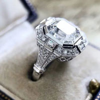 Huitan Elegant Women Wedding Rings with Prong-Set Crystal Cubic Zirconia Design Fashion Accessories Silver Color Female Jewelry