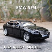 [AhQ ornaments] 1:32 BMW 5 Series 535i โมเดลรถโลหะผสมรถของเล่นโลหะหล่อจากโลหะแบบจำลองเสียงสูงคอลเลกชันไฟของขวัญสำหรับเด็ก