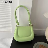 Peas package niche design senior female 2023 new cute appearance high feeling bag shoulder inclined