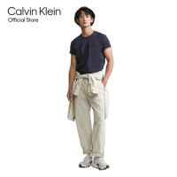 CALVIN KLEIN  เสื้อยืดผู้ชาย ทรง Regular  รุ่น J323262 CHW - สีฟ้า