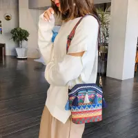 Fashion Bohemian Ethnic Style Womens Straw Woven Shoulder Messenger Bag Retro Casual Tassel Bucket Bag