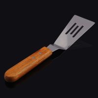 【NEW】 Noon Traders 1Pcs สแตนเลส Beefsteak Shovel Spatula แบน Turner ไม้ Handle Grip อุปกรณ์ครัว Beefsteak Shovel เครื่องมือ