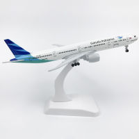 [20CM] โมเดลเครื่องบิน Garuda Indonesia 777 (Air Craft Metal Model)  มีล้อ และขาตั้งโชว์ ของขวัญ ของสะสม ของตั้งโชว์