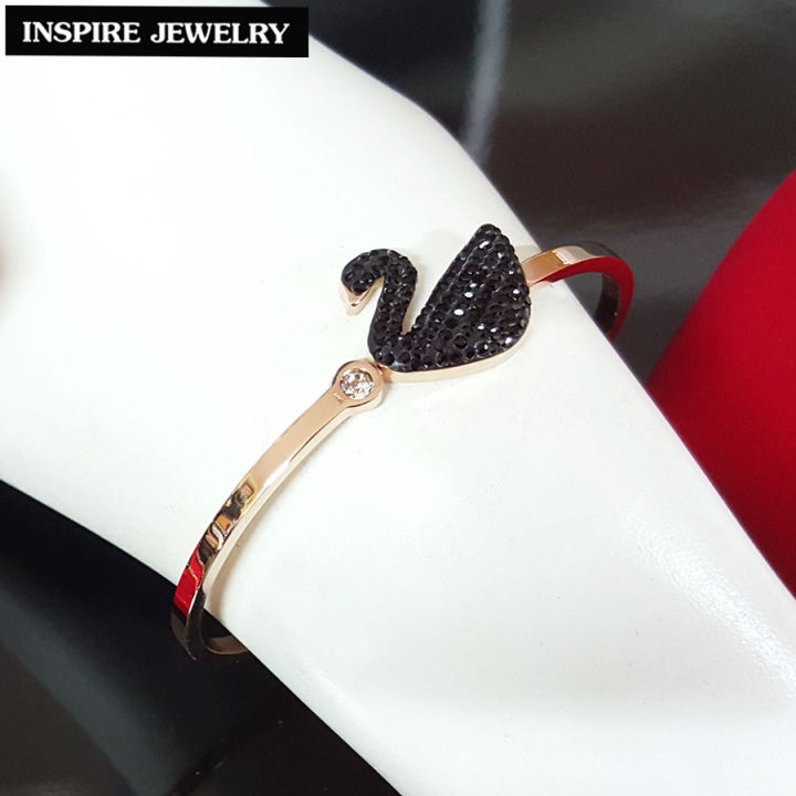 inspire-jewelry-กำไลหงส์-black-swan-ตัวเรือนหุ้มทองแท้-pink-gold-ฝังนิลดำ-ประดับด้วยเพชรcz-เกรดพรีเมี่ยม-งานจิลวลี-สวยงามหรู-ขนาด-6-cm