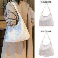 Summer summer large-capacity commuting high-end sense tote bag women 2023 new white underarm hand-held woven bag 【BYUE】