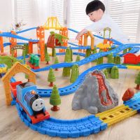 ชุดรถไฟไฟฟ้า Thomas Track ของขวัญคริสต์มาสวันเกิดประกอบรถไฟของเล่นสำหรับเด็กผู้ชายและเด็กชุดรถรางทางรถไฟเพื่อการศึกษาปฐมวัย