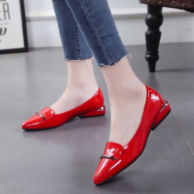 2022รองเท้าส้นเตี้ยปลายแหลมสีแดงสวยหรูแฟชั่นรองเท้าส้นเตี้ยหนังแท้จดสิทธิบัตรผู้หญิงสำนักงานบัลเล่ต์